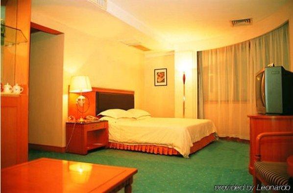 Hotel Crown Wuhan Zimmer foto